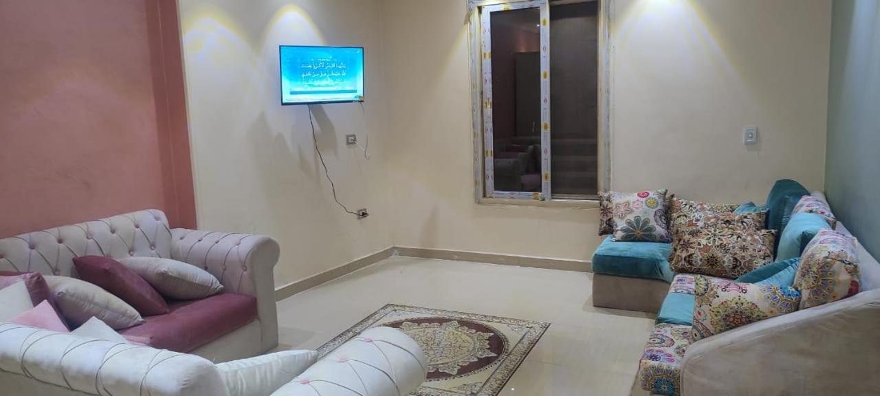 Near Downtown And Airport Apartment